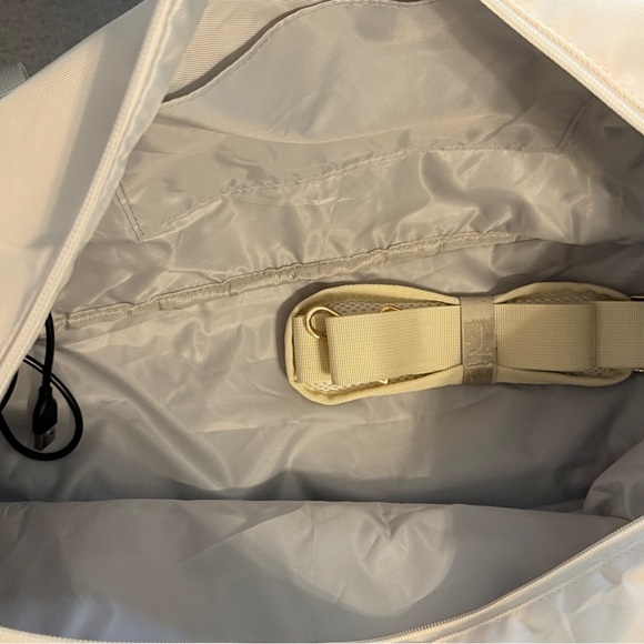 $15 (ππΌππ πΎππΌππΎπ)ETRONIK BIEGE GYM/USB DUFFEL BAG - Picture 4 of 16